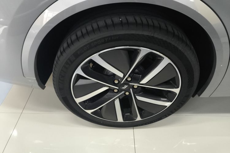 理想汽车 理想L8 2024款 Ultra车身外观6008