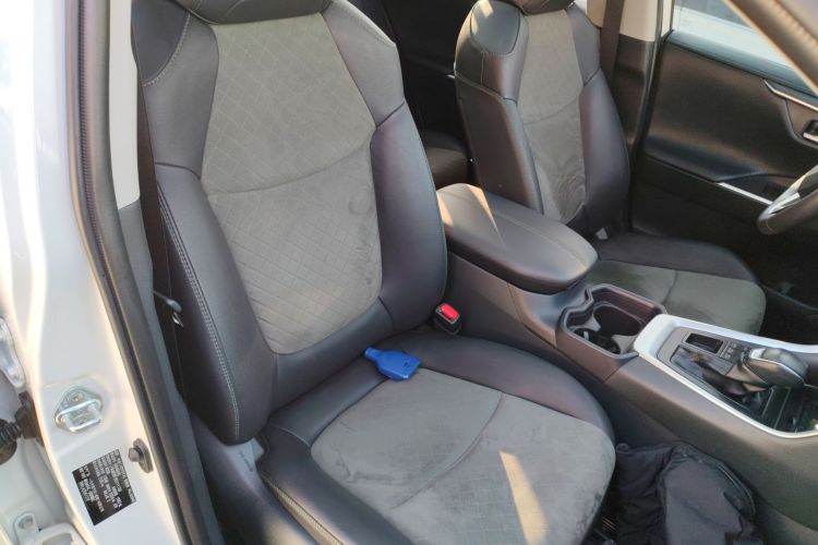 丰田 RAV4荣放 2023款 2.0L CVT四驱探险Plus版局部细节41