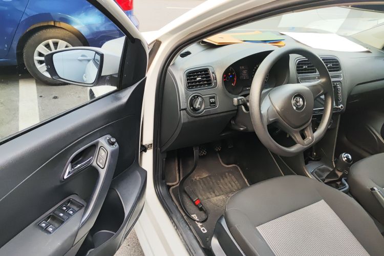 大众 Polo 2016款 1.4L 手动风尚型中控内饰20