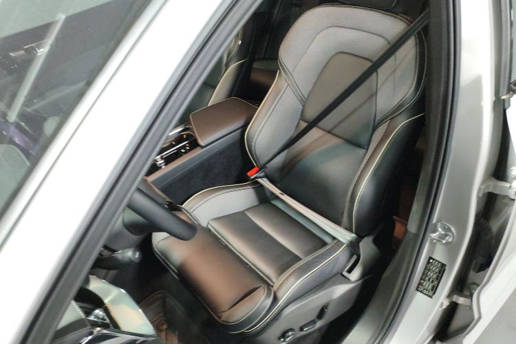 沃尔沃XC60新能源 2025款 插电式混动 长续航四驱智远运动版中控内饰19