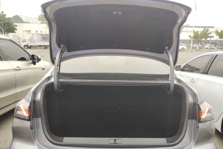 标致408 2022款 1.6T 追光版机舱底盘23