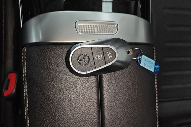 奔驰C级 2024款 C 200 L 运动版中控内饰7001