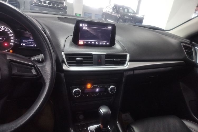 马自达3 昂克赛拉 2019款 云控版 三厢 1.5L 自动豪华型 国VI中控内饰16