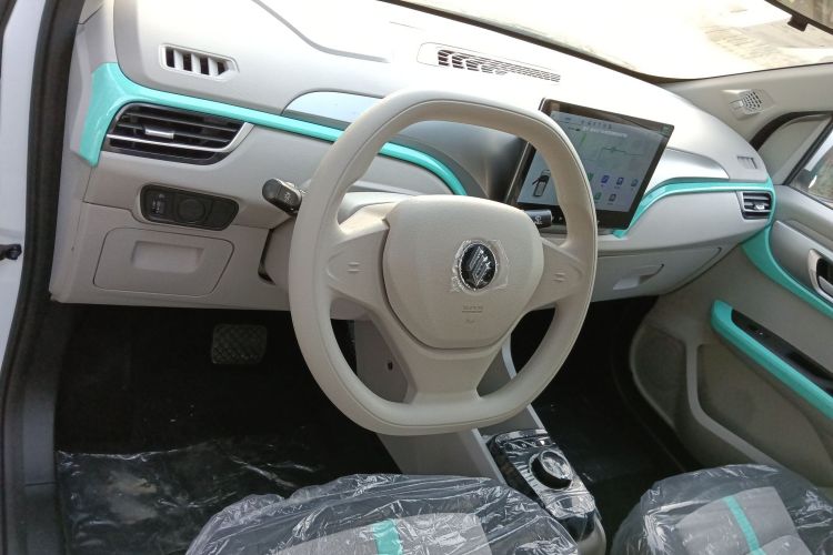 江铃集团新能源 易至EV3 2025款 Plus 330KM舒适型中控内饰12