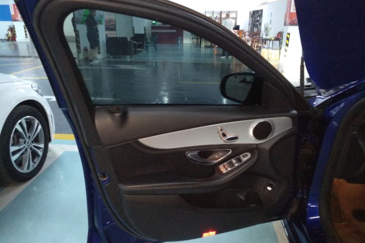 奔驰C级 2019款 C 260 运动版中控内饰47