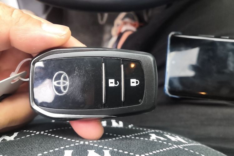 丰田 威兰达新能源 2021款 高性能版 2.5L 四驱劲擎版中控内饰11