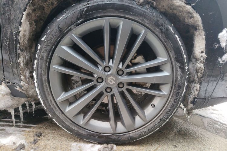 零跑汽车 零跑C16 2026款 增程 200尊享版 6座车身外观10