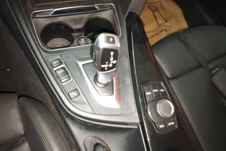 宝马3系 2018款 318Li中控内饰18