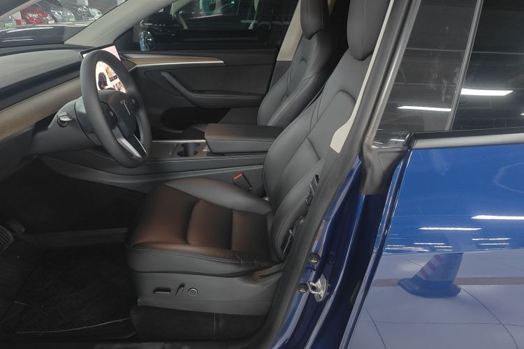 特斯拉 Model Y 2021款 标准续航后驱版中控内饰19
