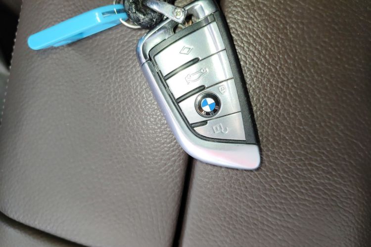 宝马7系 2018款 730Li 领先型 M运动套装中控内饰11