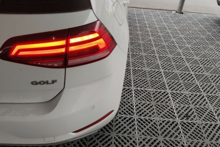 大众 高尔夫 2018款 1.6L 自动舒适型车身外观9