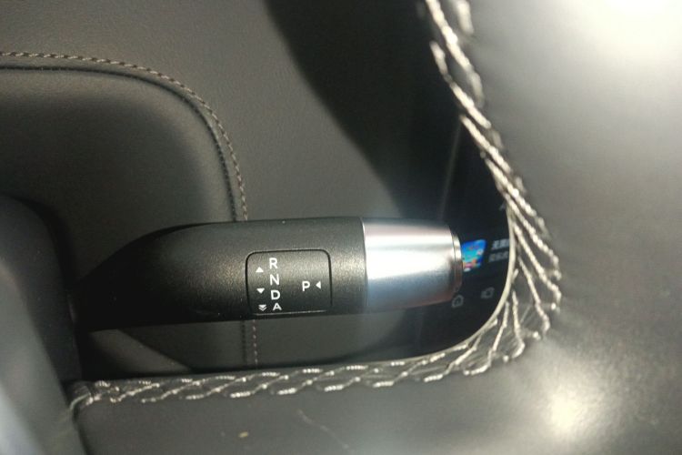 理想汽车 理想L9 2022款 Max中控内饰18