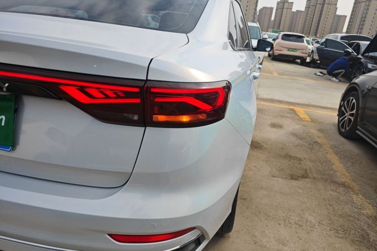 吉利汽车 帝豪 2022款 第4代 1.5L CVT旗舰型车身外观6006