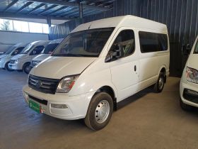 上汽大通MAXUS 新途V80 2021款 2.0T 手动经典傲运通短轴中顶5/6座