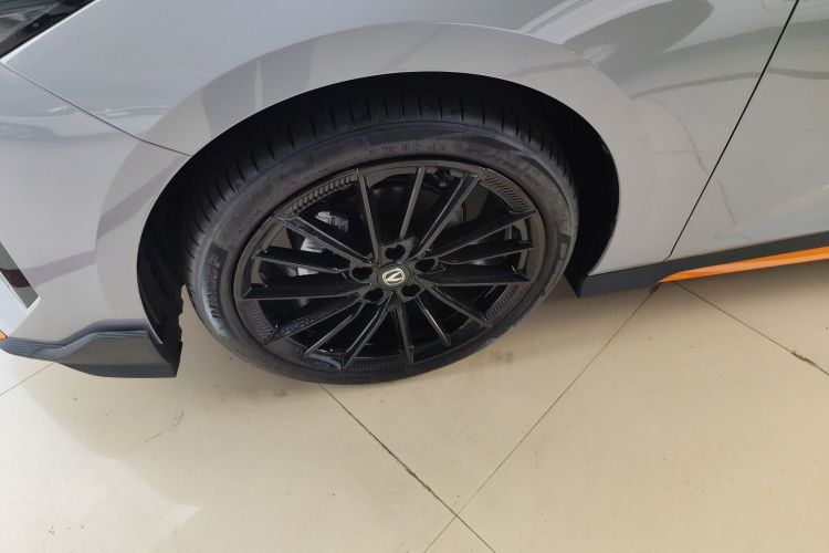 长安UNI-V 2024款 1.5T 尊贵运动型车身外观6007