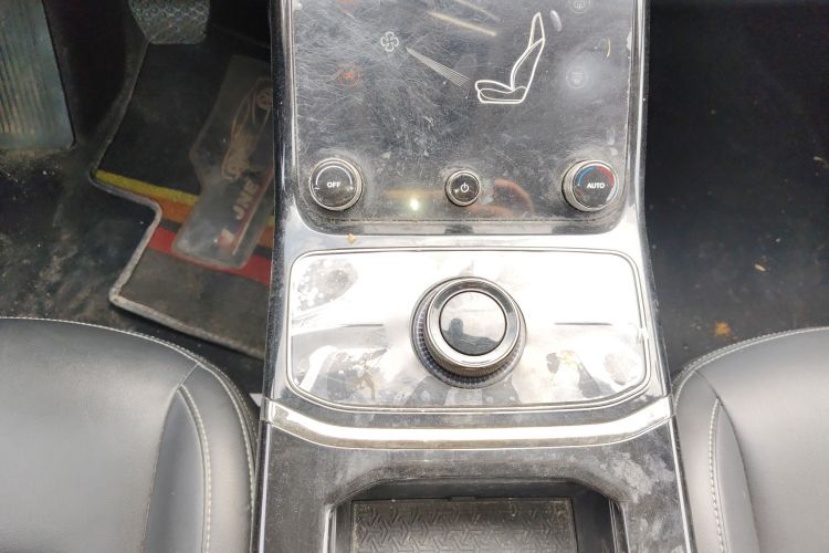 哪吒汽车 2023款 哪吒U-Ⅱ 400 U秀版 磷酸铁锂中控内饰18