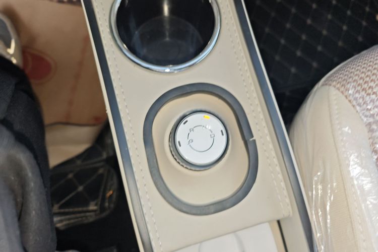 五菱汽车 宏光MINIEV 2024款 第三代 215km 进阶版中控内饰18