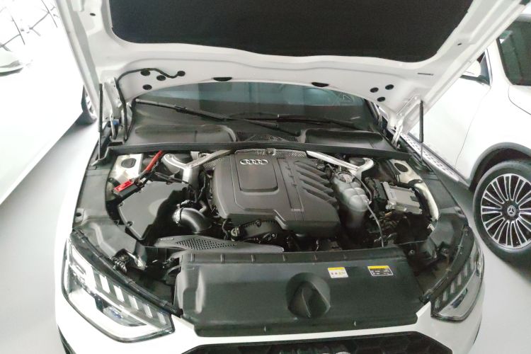 奥迪A4L 2023款 40 TFSI 豪华动感型机舱底盘24