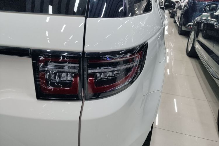 路虎 发现运动版 2020款 249PS R-Dynamic 性能科技版 7座车身外观9