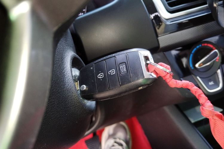 起亚 福瑞迪 2019款 1.6L 手动舒适版 国VI中控内饰11