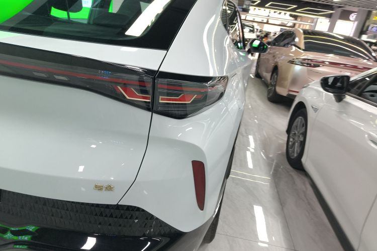 大众 ID.UNYX 与众 2024款 Pro 长续航版车身外观9