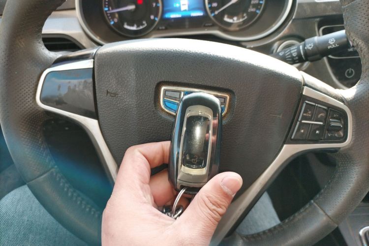 吉利汽车 帝豪 2017款 三厢百万款 1.5L 手动向上版中控内饰7001