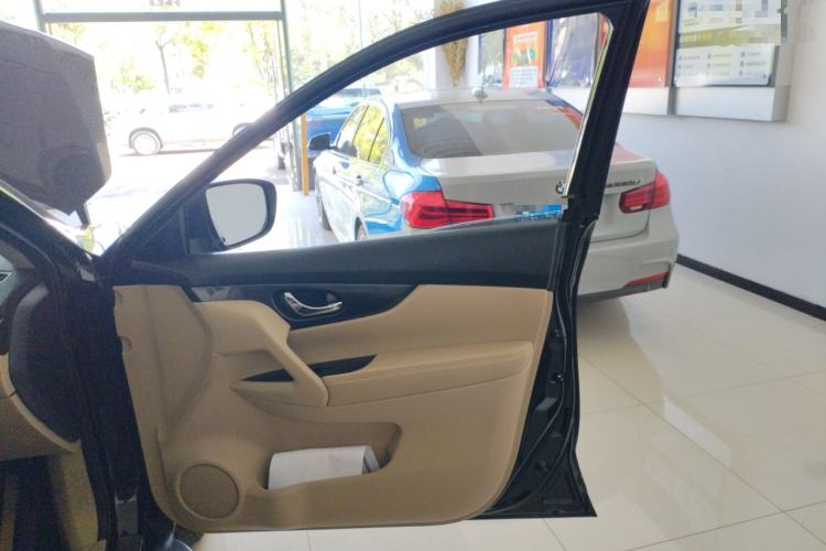 日产 奇骏 2017款 2.0L CVT舒适版 2WD中控内饰7005