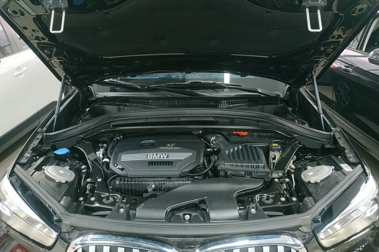 宝马X1 2021款 sDrive25Li 领先型机舱底盘24