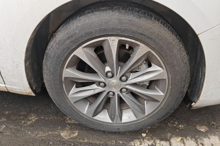 雪佛兰 科鲁泽 2022款 320 自动悦享天窗版车身外观6002