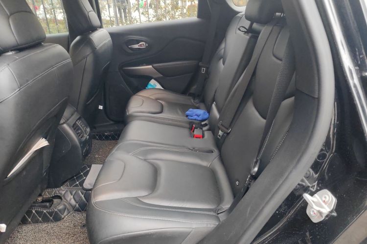 Jeep 自由光 2019款 2.0T 四驱探享版 国VI中控内饰21