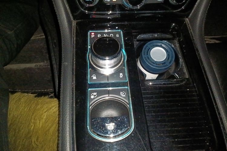 捷豹XJ 2016款 XJL 2.0T 两驱典雅商务版中控内饰18