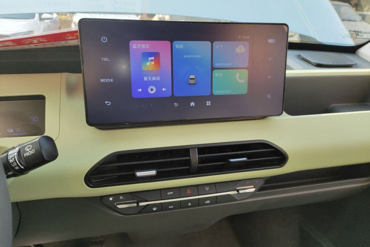 吉利银河 2024款 熊猫mini 200km 耐力熊中控内饰16