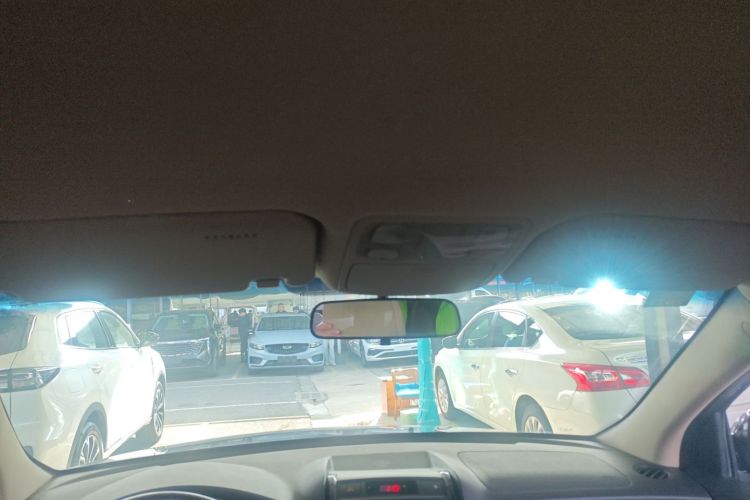 起亚 狮跑 2013款 2.0L 自动两驱版GL中控内饰22