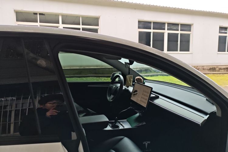 特斯拉 Model Y 2024款 Performance高性能版局部细节9005