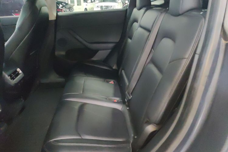 特斯拉 Model Y 2022款 长续航全轮驱动版中控内饰21