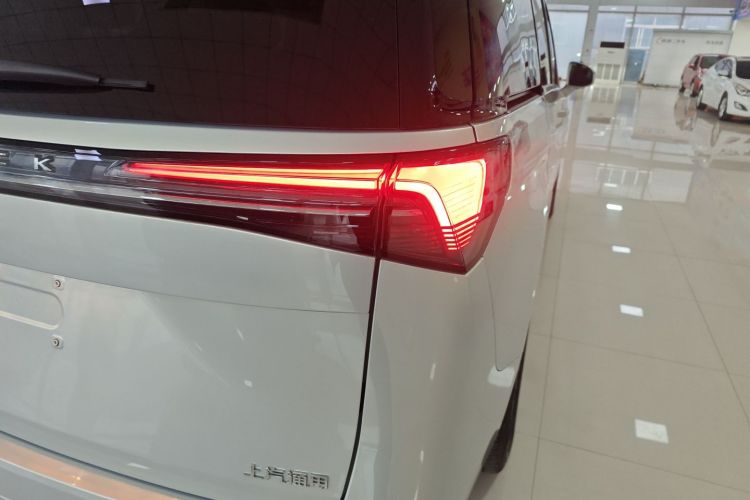 别克GL8新能源 2025款 陆尚 智享版 7座车身外观9