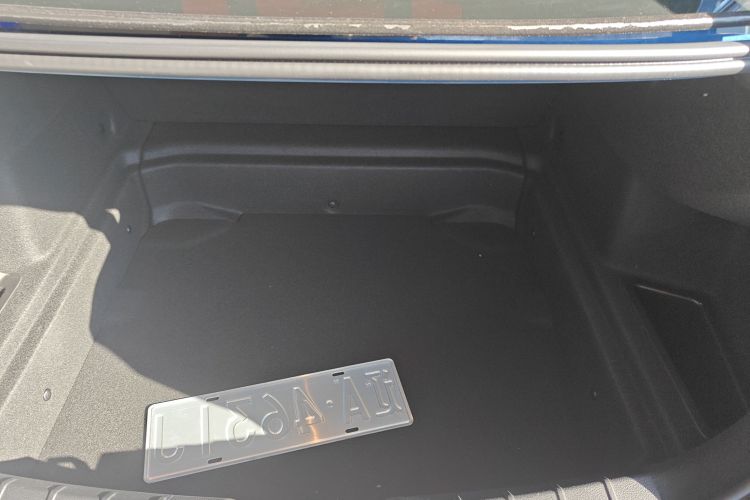 宝马1系 2021款 120i M运动曜夜版机舱底盘23