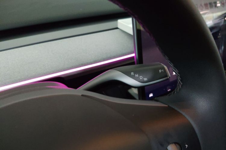 特斯拉 Model Y 2024款 长续航全轮驱动版中控内饰18