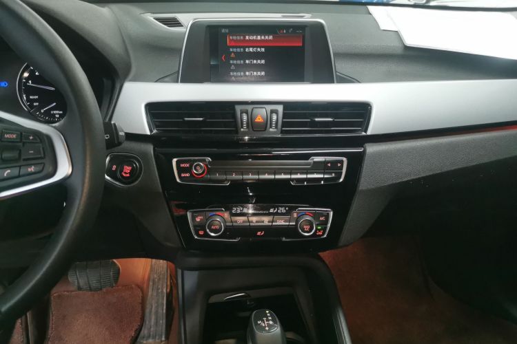 宝马X1 2018款 sDrive18Li 时尚型中控内饰16