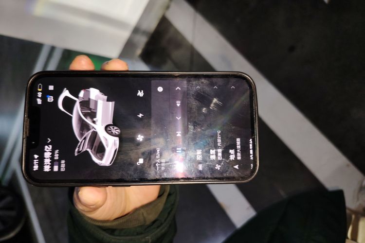 特斯拉 Model Y 2022款 长续航全轮驱动版中控内饰11