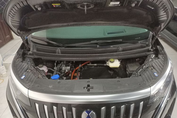 腾势D9 2022款 EV 600 四驱旗舰型机舱底盘24