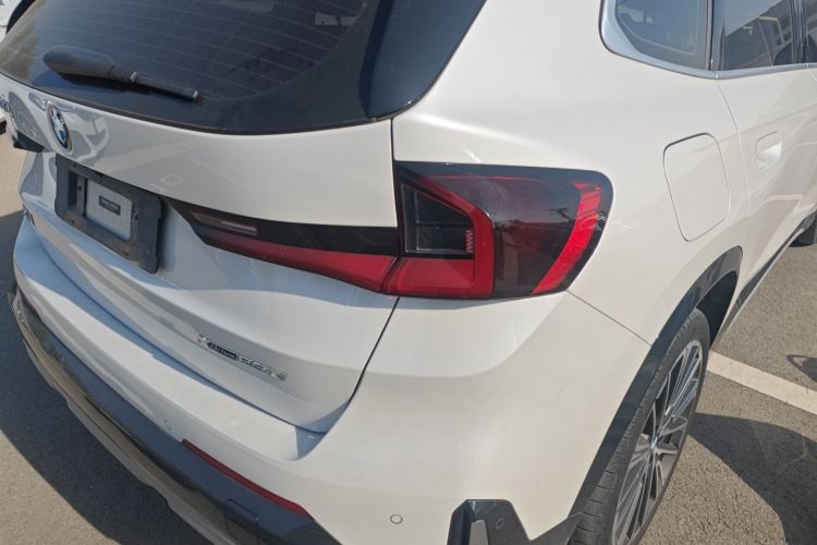 宝马X1 2023款 xDrive25Li X设计套装车身外观9