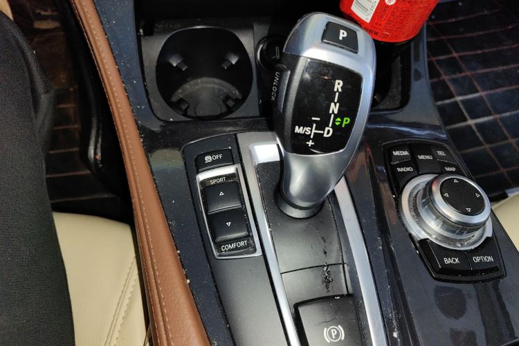 宝马5系(进口) 2015款 520i 典雅型中控内饰18