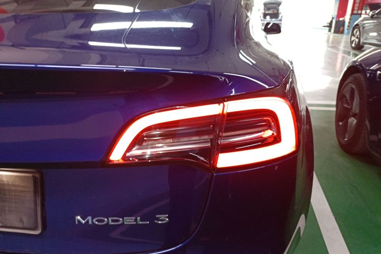 特斯拉 Model 3 2021款 标准续航后驱升级版车身外观9