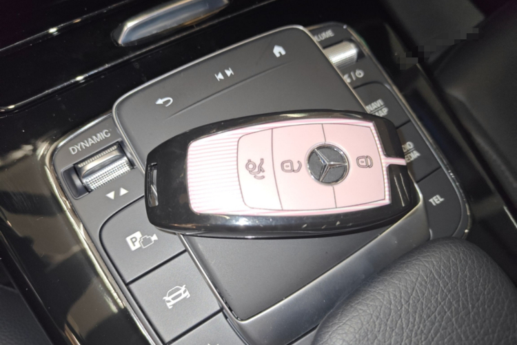 奔驰A级 2023款 A 200 L 动感型中控内饰11