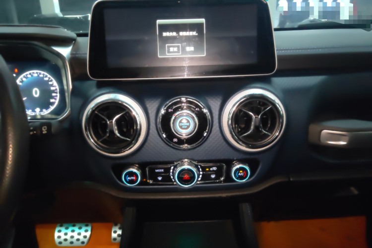 北京BJ40 2020款 2.0T 自动四驱城市猎人版至尊型中控内饰16