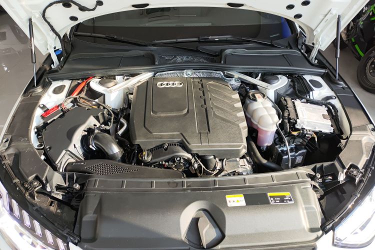 奥迪A4L 2024款 40 TFSI 豪华动感型机舱底盘24