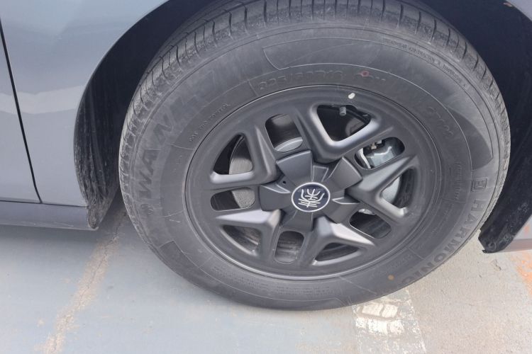 比亚迪 秦PLUS 2025款 DM-i 智驾版 55KM领先型车身外观10