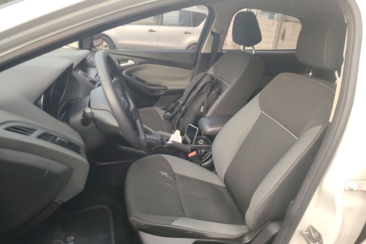 福特 福克斯 2012款 两厢 1.6L 自动舒适型中控内饰19