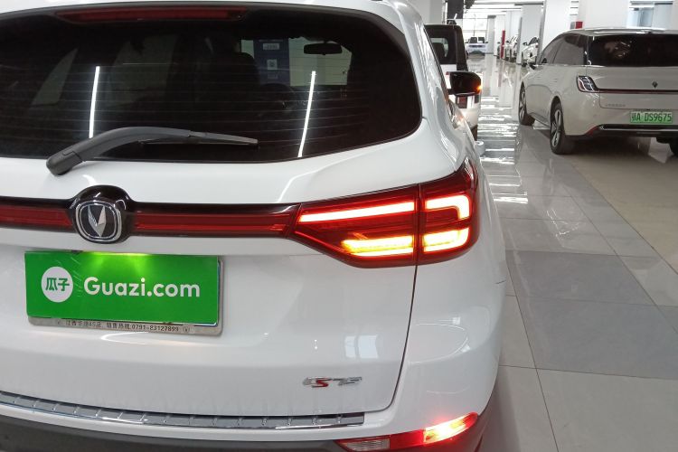 长安CS75 2022款 蓝鲸版 1.5T DCT豪华型车身外观9